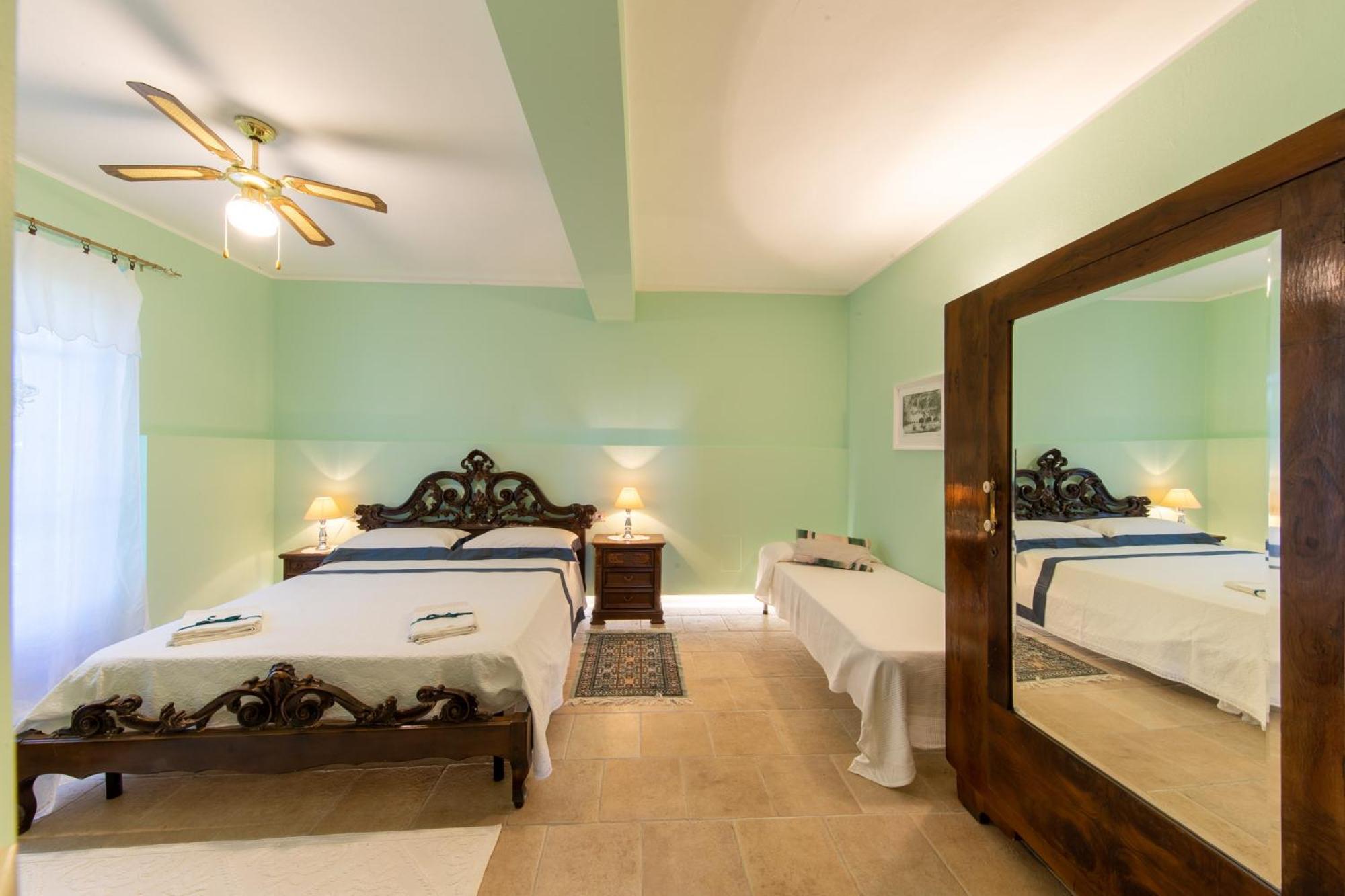Agriturismo Isola Dei Calanchi - Guest House Атрі Екстер'єр фото