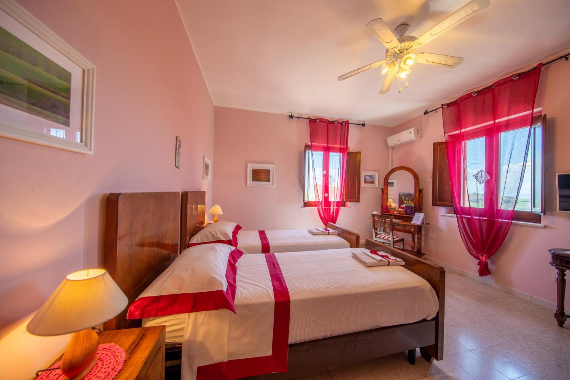 Agriturismo Isola Dei Calanchi - Guest House Атрі Екстер'єр фото
